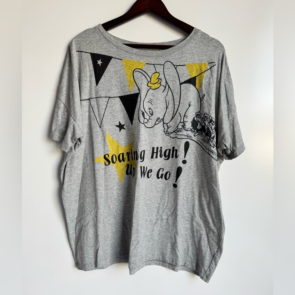 UNIQLO Disney Dumbo Crows XL Gray Yellow Soaring High Up We Go Flags Cotton